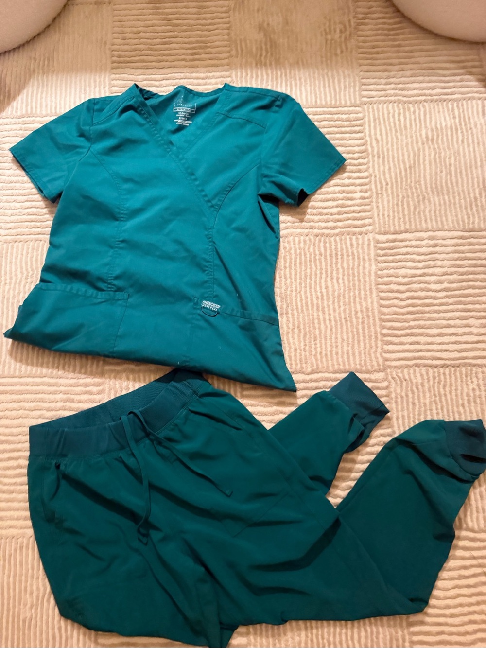 Unbranded Women's Green Scrub Top & Jogger Pants Set